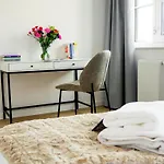 Dluga 17 Lägenhetshotell 4*